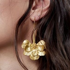 Flower Design Brushed Gold 18K Gold Plated Dangle Wire Pierced Earrings